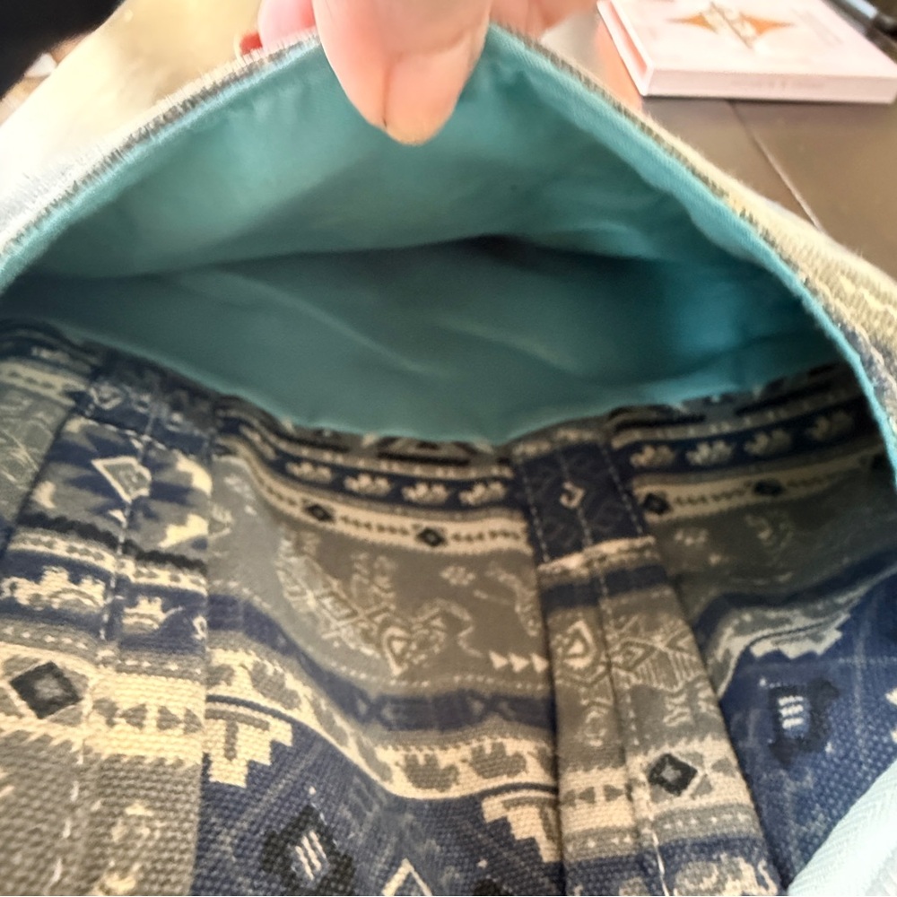 Canvaslove laptop bag
Blue Tribal Print
Crossbody or Briefcase 
Many pockets EUC - Picture 12 of 16